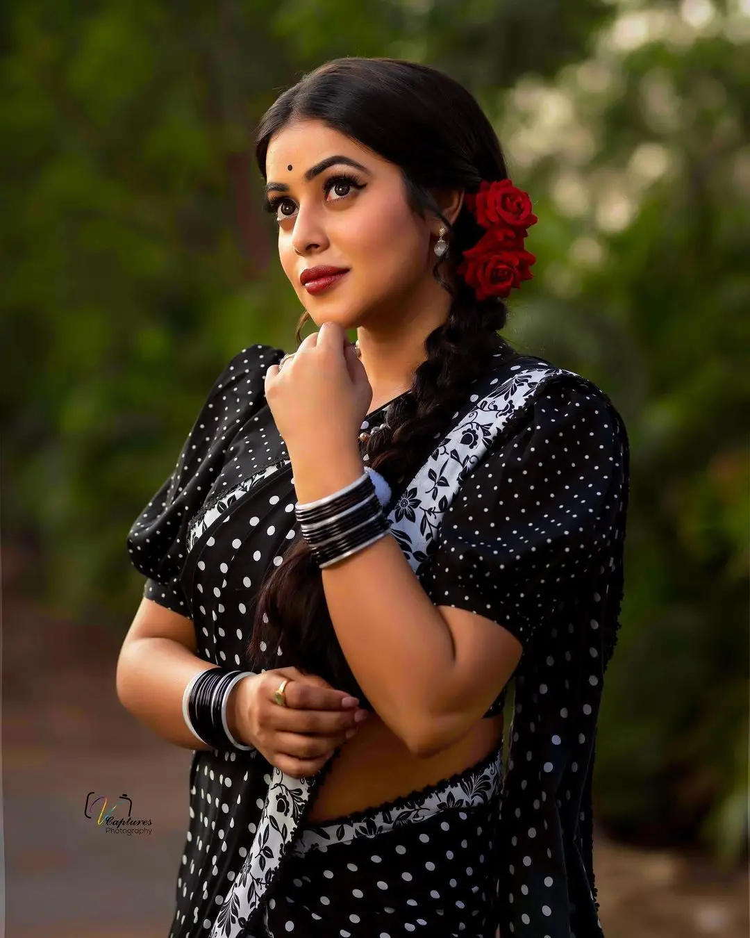 Shamna Kasim Mesmerizing Looks In Beautiful Black Half Saree Blouse